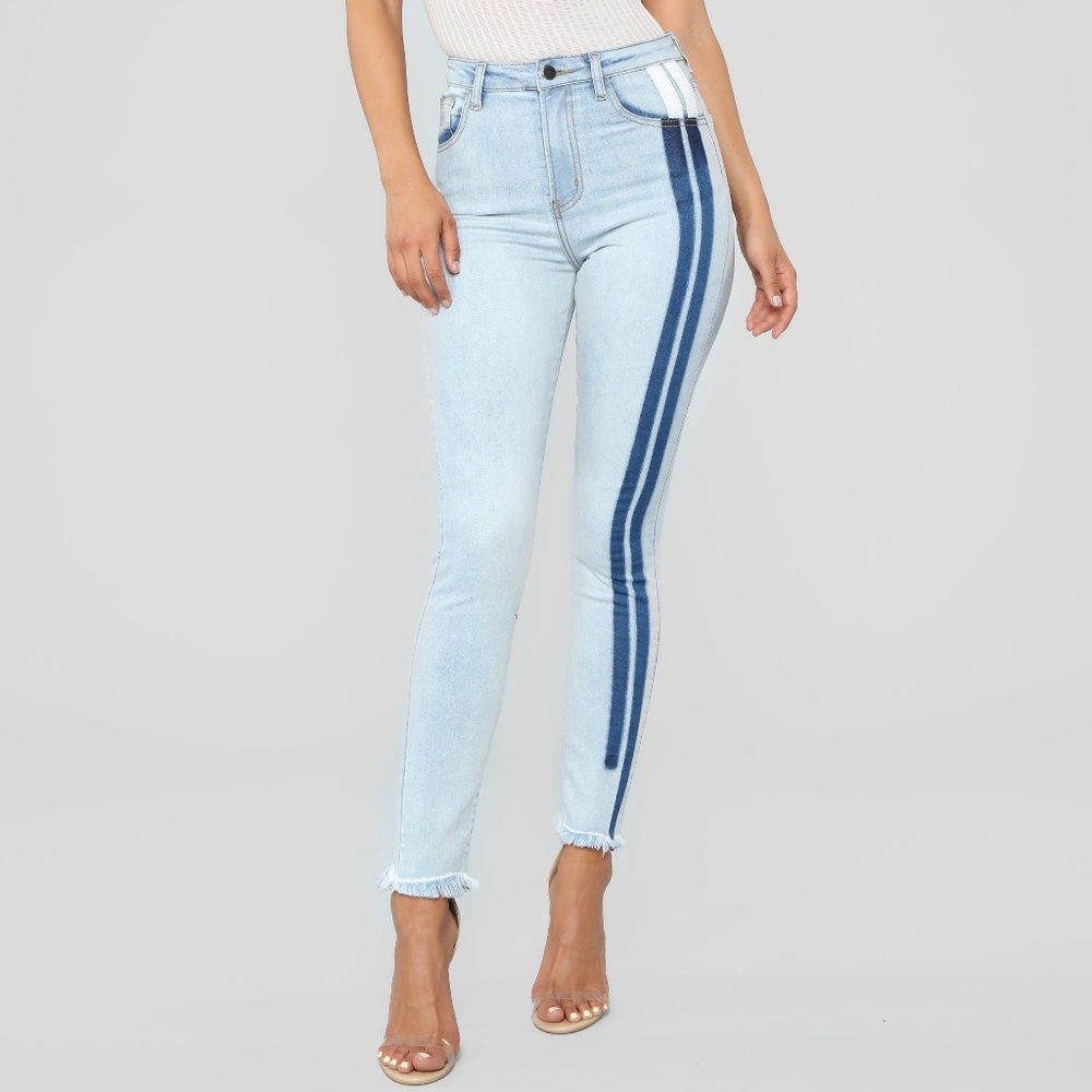 2/$40 or 3/$50 🌟 NWT Fashion Nova Stripe Jeans